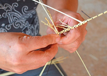 Una tradición ancestral. Tejedoras de paja de trigo ligún de Cutemu